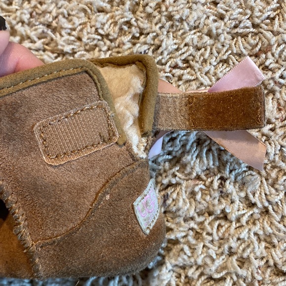 Ugg Jesse Bow Chestnut Boot 2/3 (6-12 Month) - Picture 5 of 6